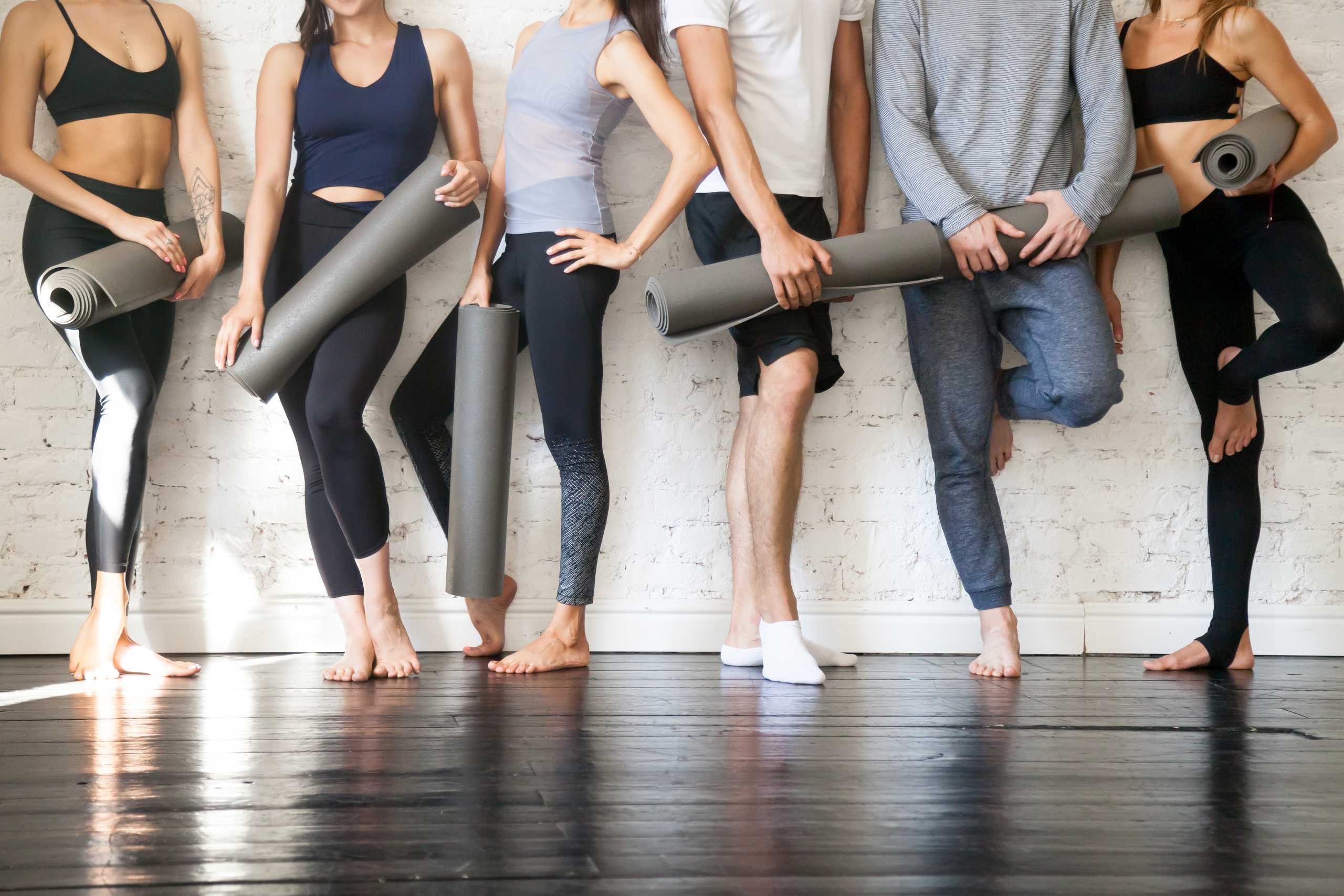 Yoga Gruppe mit Matten